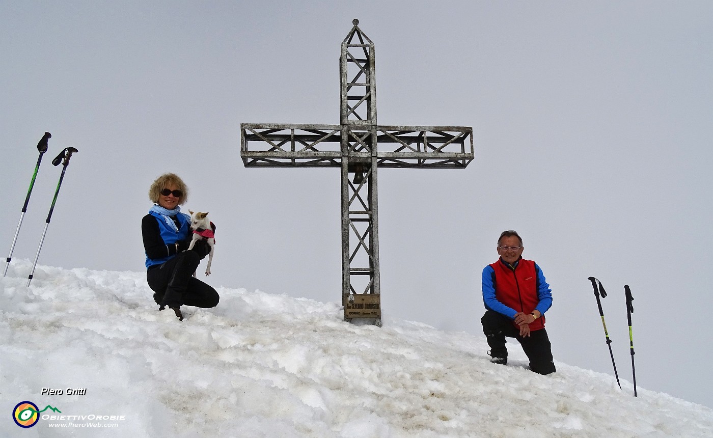01 In vetta a Cima Grem (2049 m).JPG -                                